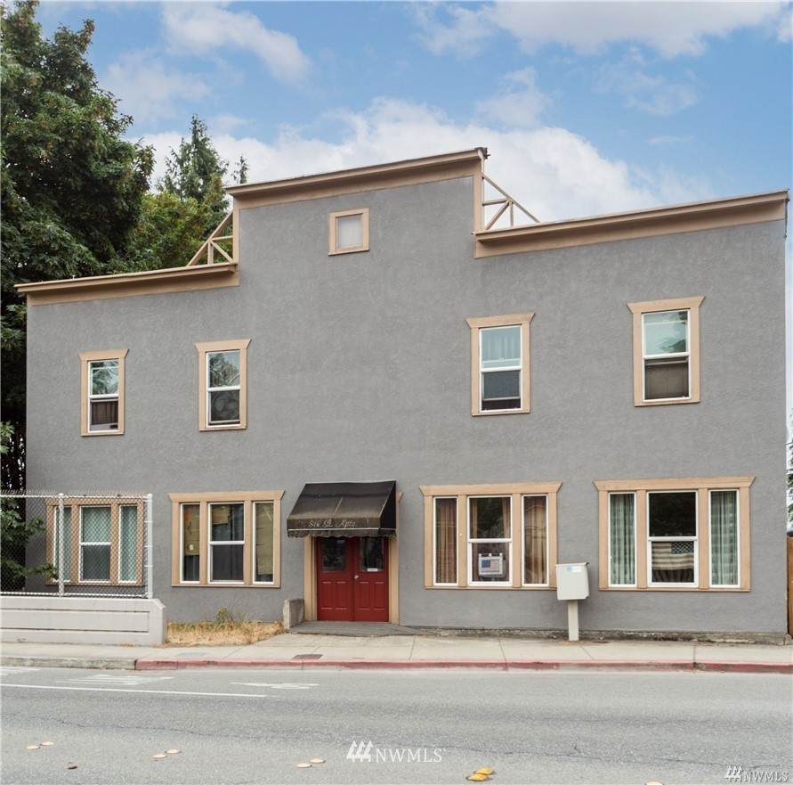615 8th Street - Photo 1