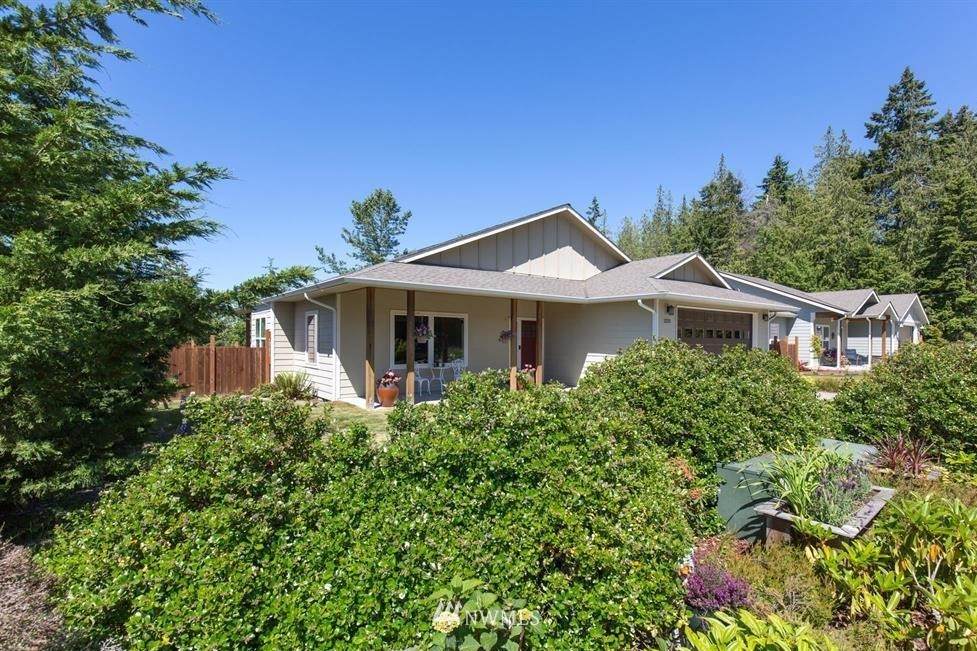1325 Eckard Avenue - Photo 1