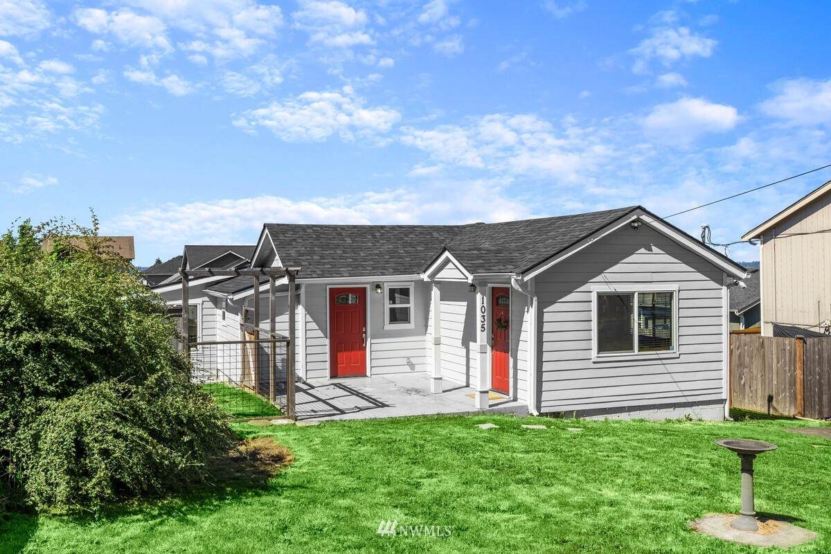 1035 44th Street - Photo 1