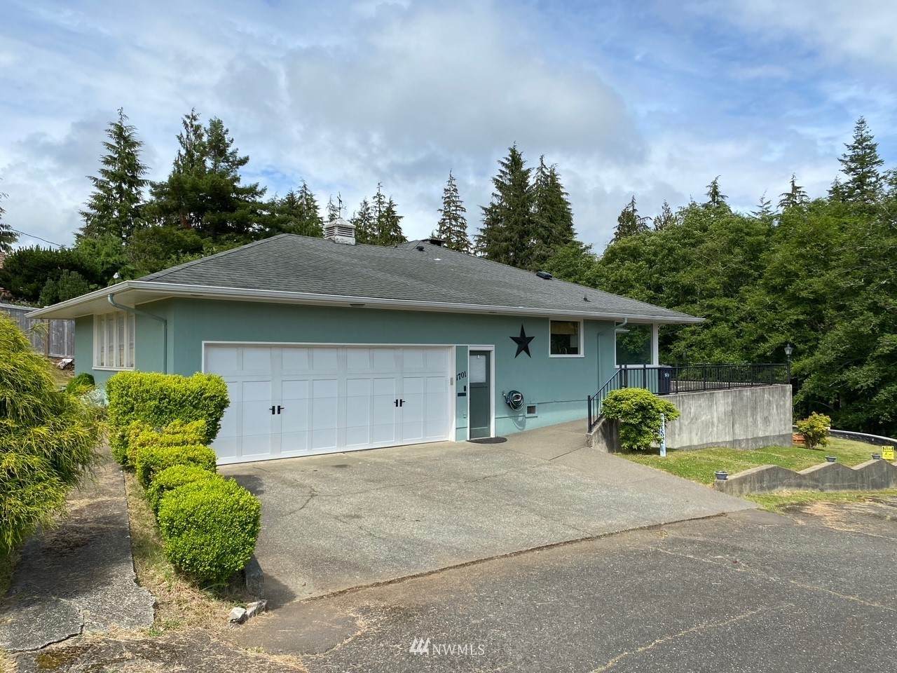 1701 Sherwood Lane - Photo 1