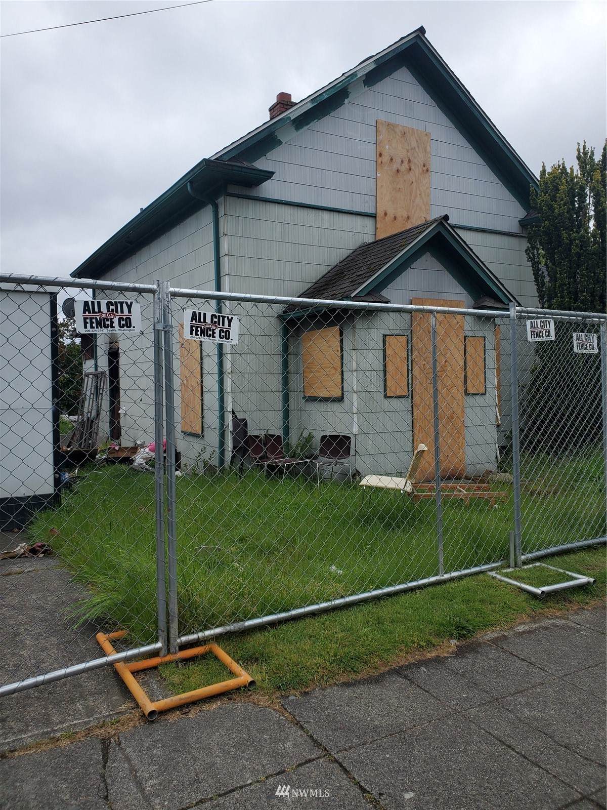 1107 65 Street - Photo 1