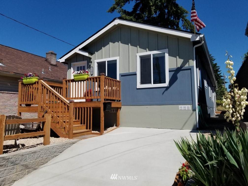 2106 7th Street - Photo 1