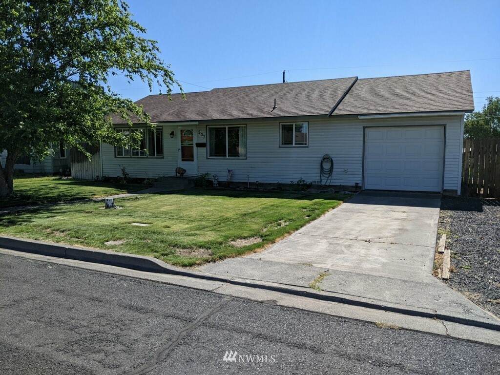 537 Dune Road - Photo 1