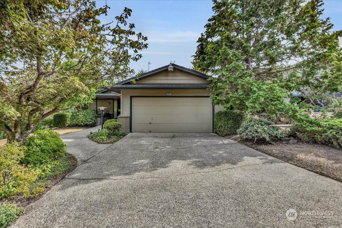 9602 42nd Avenue - Photo 1