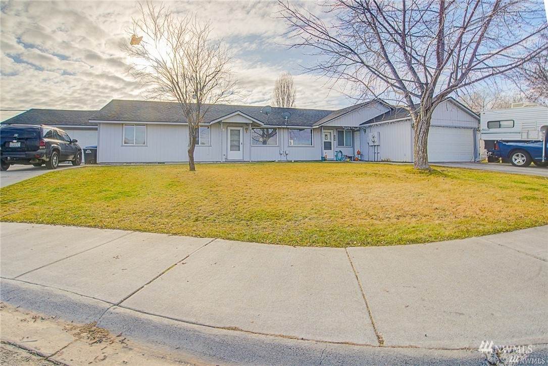 909 911 Ball Court - Photo 1
