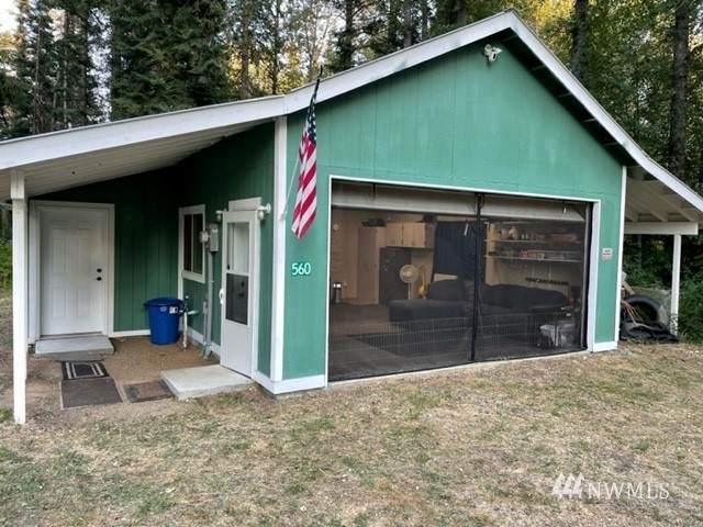 560 Hawthorn Lane - Photo 1