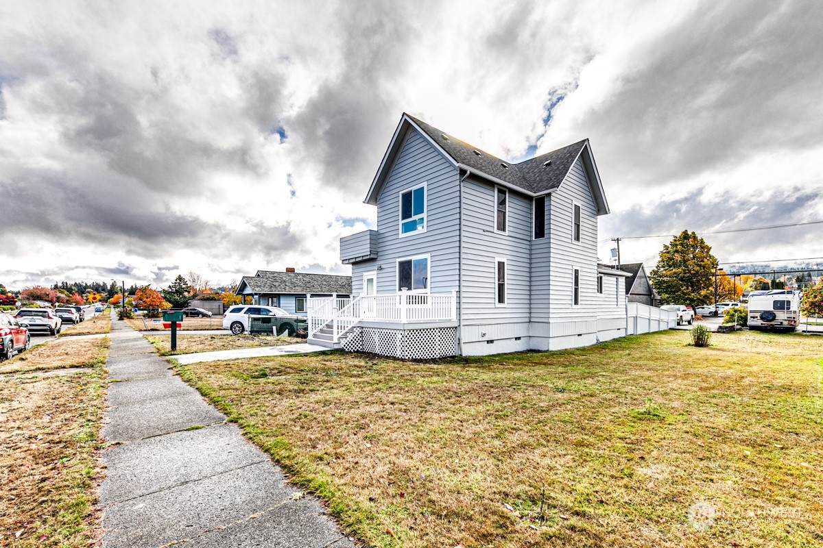 916 Georgiana Street - Photo 1