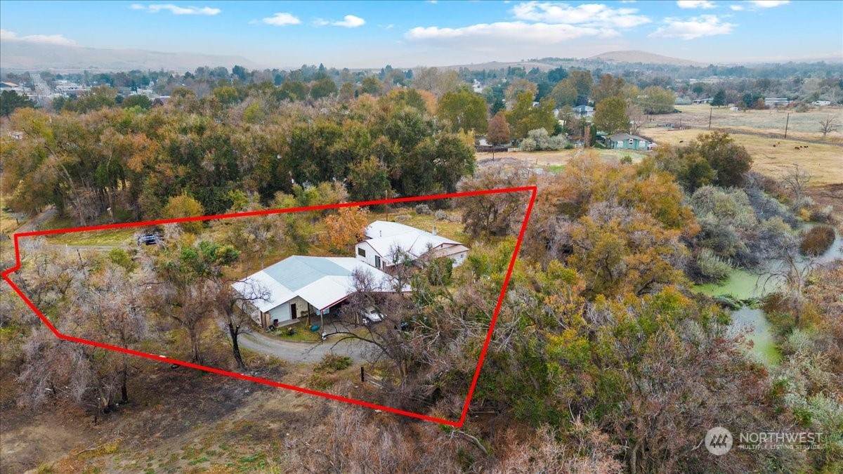 64620 Elm Street - Photo 1