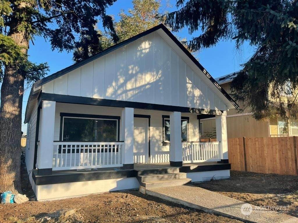 217 16th Street - Photo 1