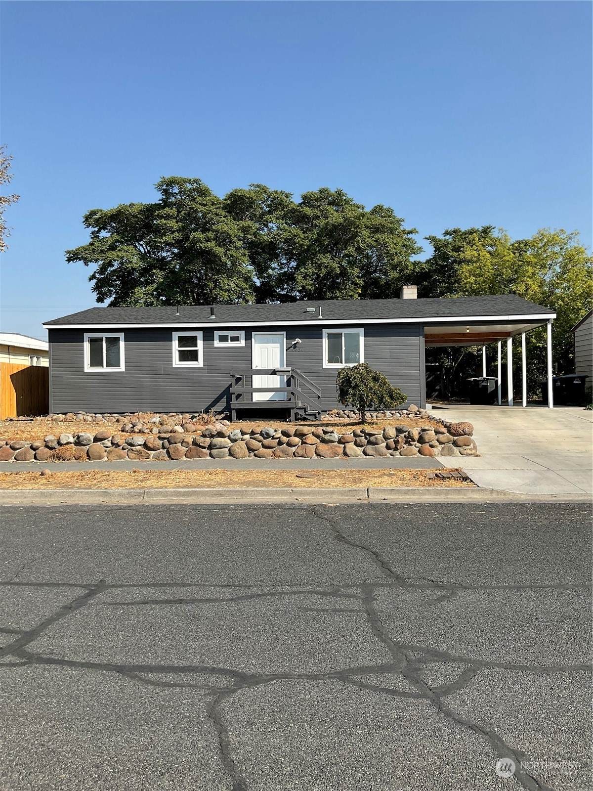1431 Sunset Drive - Photo 1