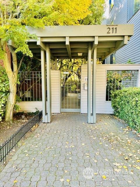 211 Summit Avenue - Photo 1
