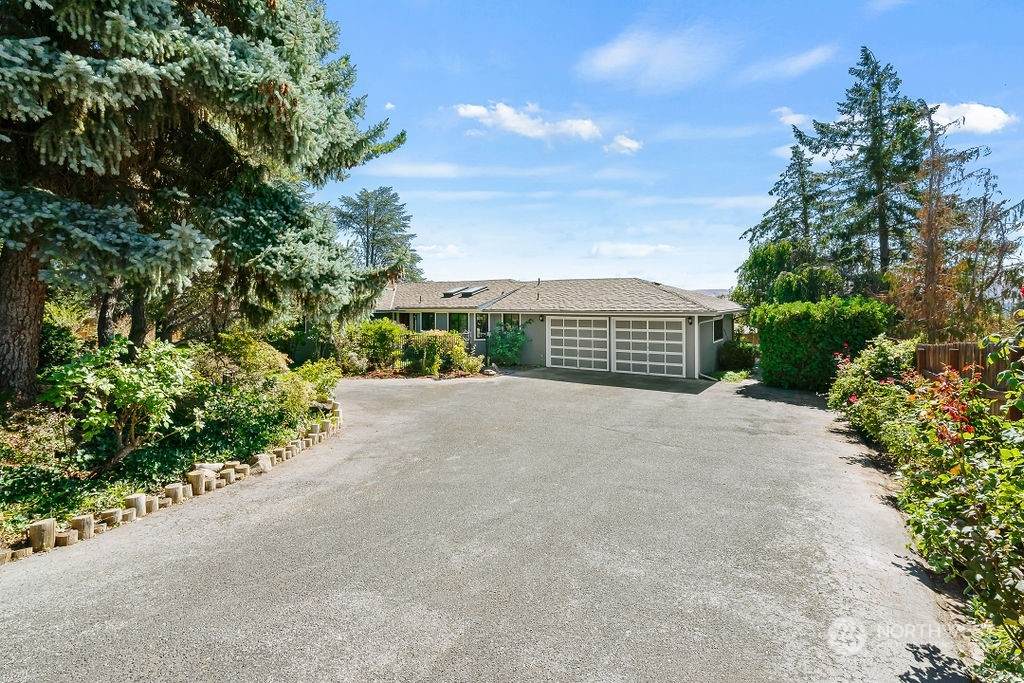 6310 Englewood Avenue - Photo 1