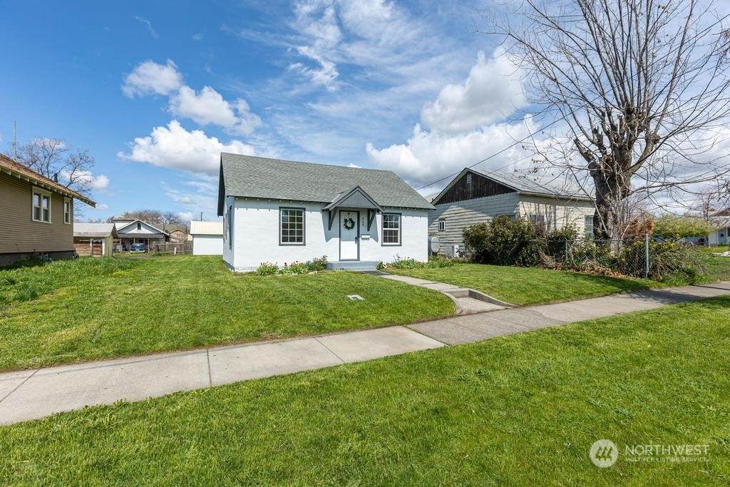 908 Chestnut St - Photo 1
