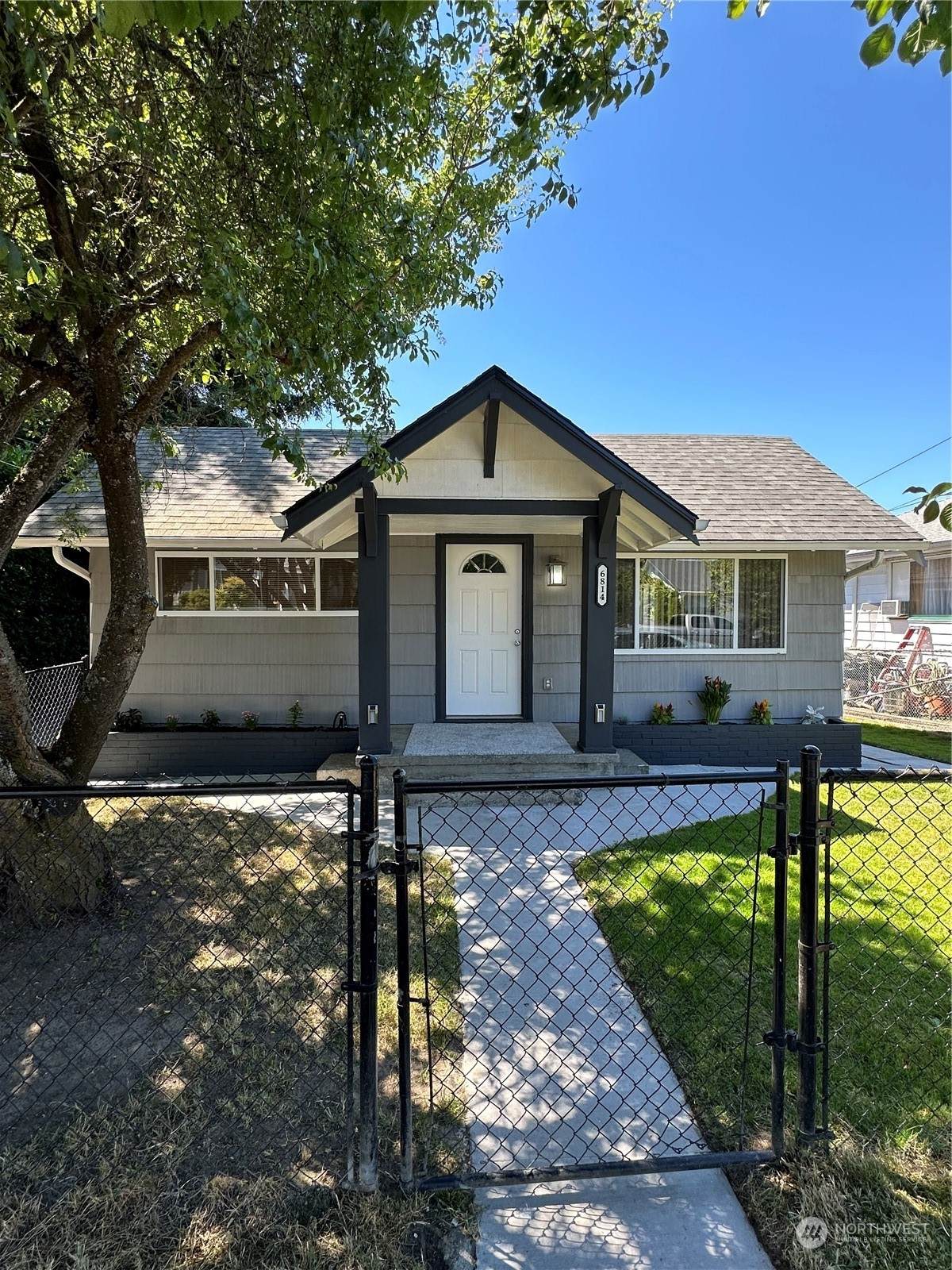6814 6816 Park Avenue - Photo 1