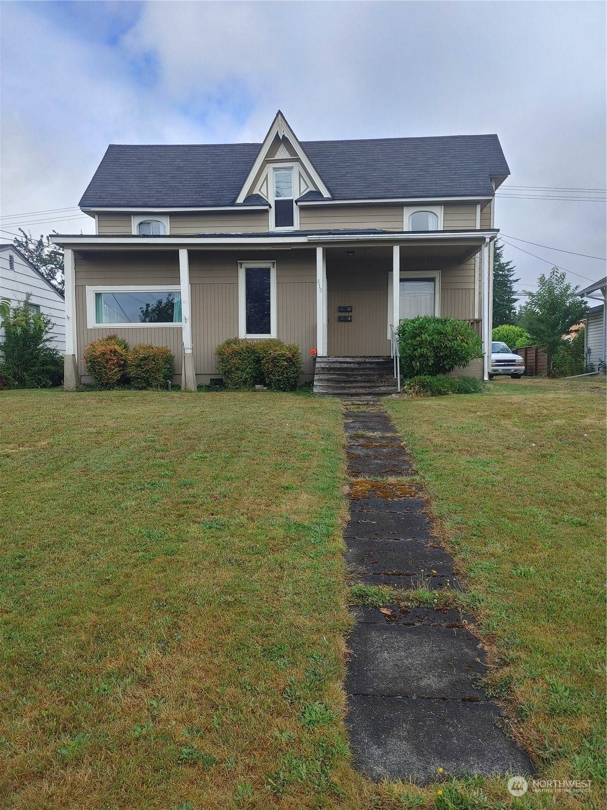 418 Pioneer Avenue - Photo 1