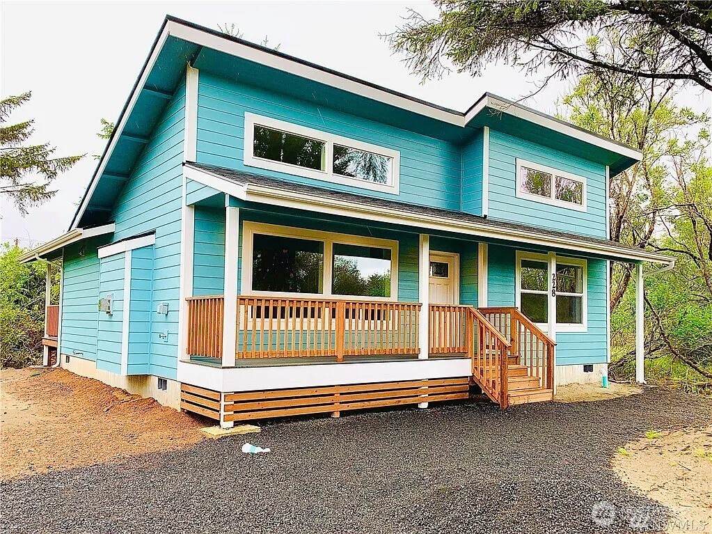 228 Queets Street - Photo 1