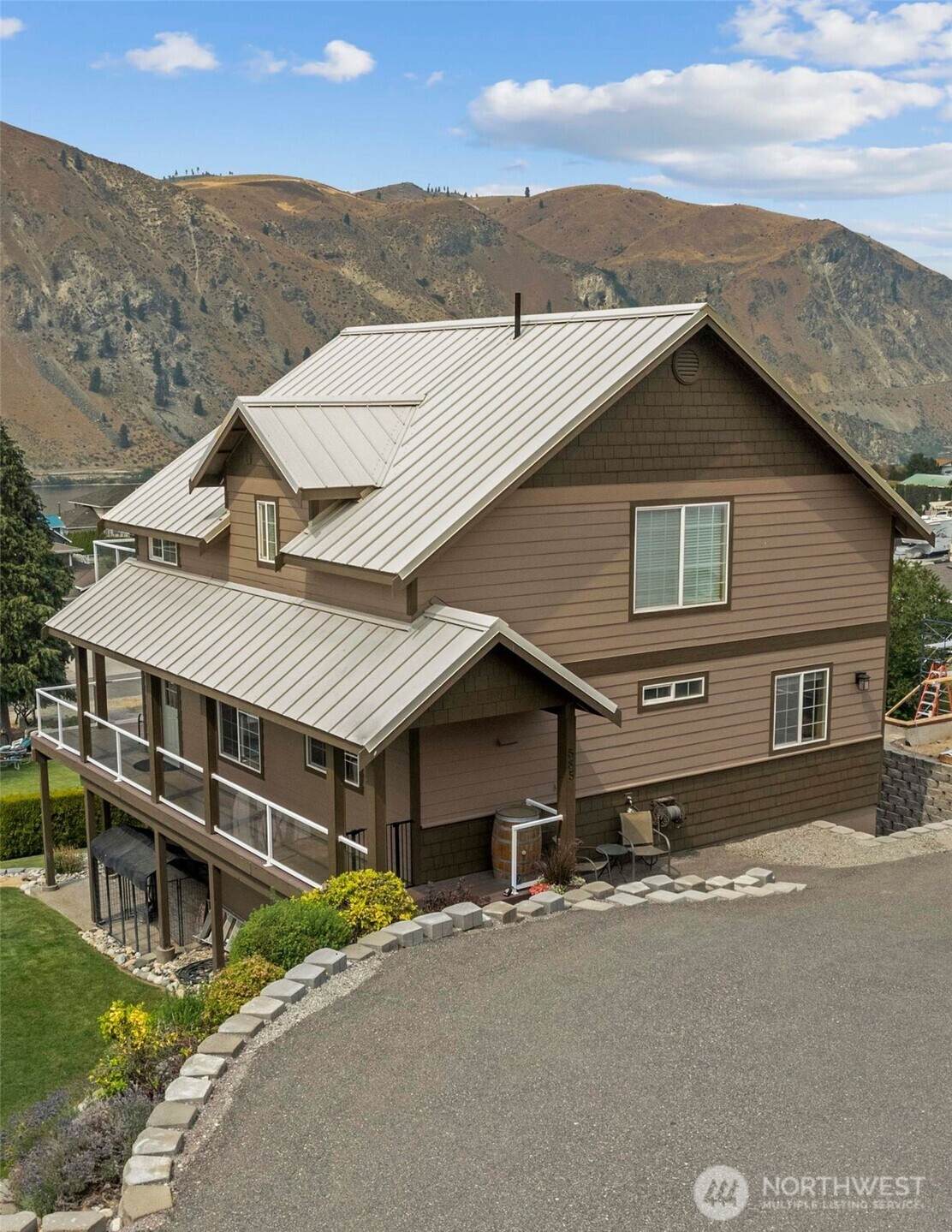 585 Entiat Place - Photo 1