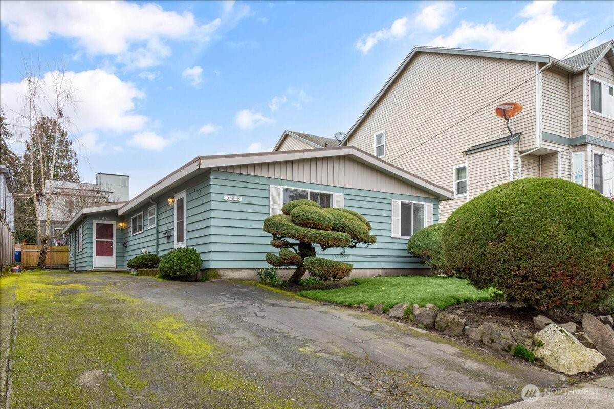 9231 9233 Ashworth Avenue - Photo 1