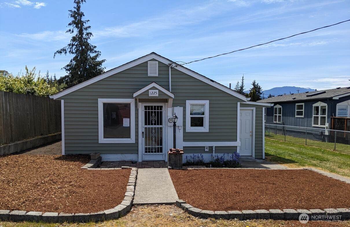 1225 5th Street - Photo 1