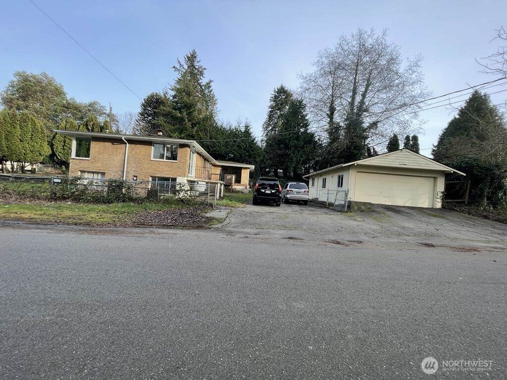 27 102 Street - Photo 1