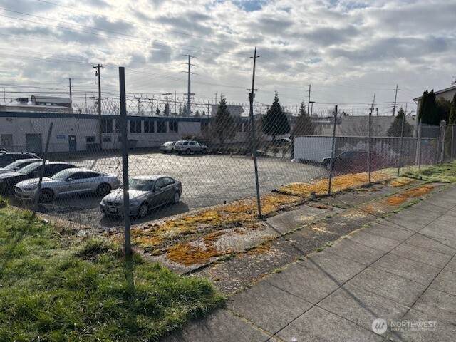 3401 Broadway Ave - Photo 1