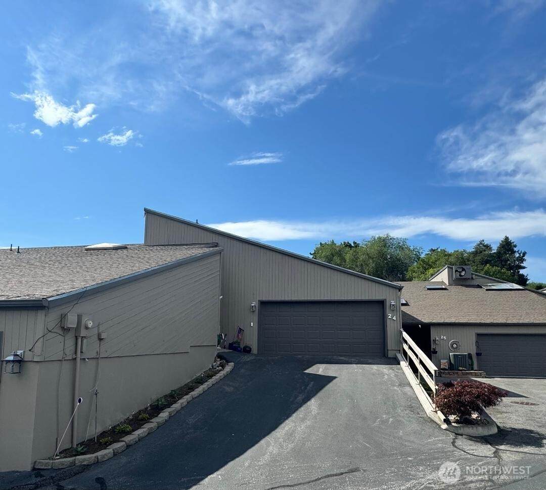 225 19th Street - Photo 1