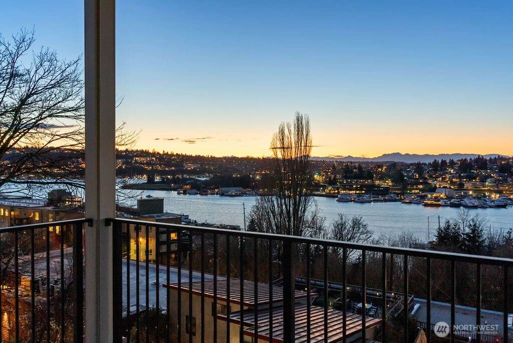 2921 Franklin Avenue - Photo 1