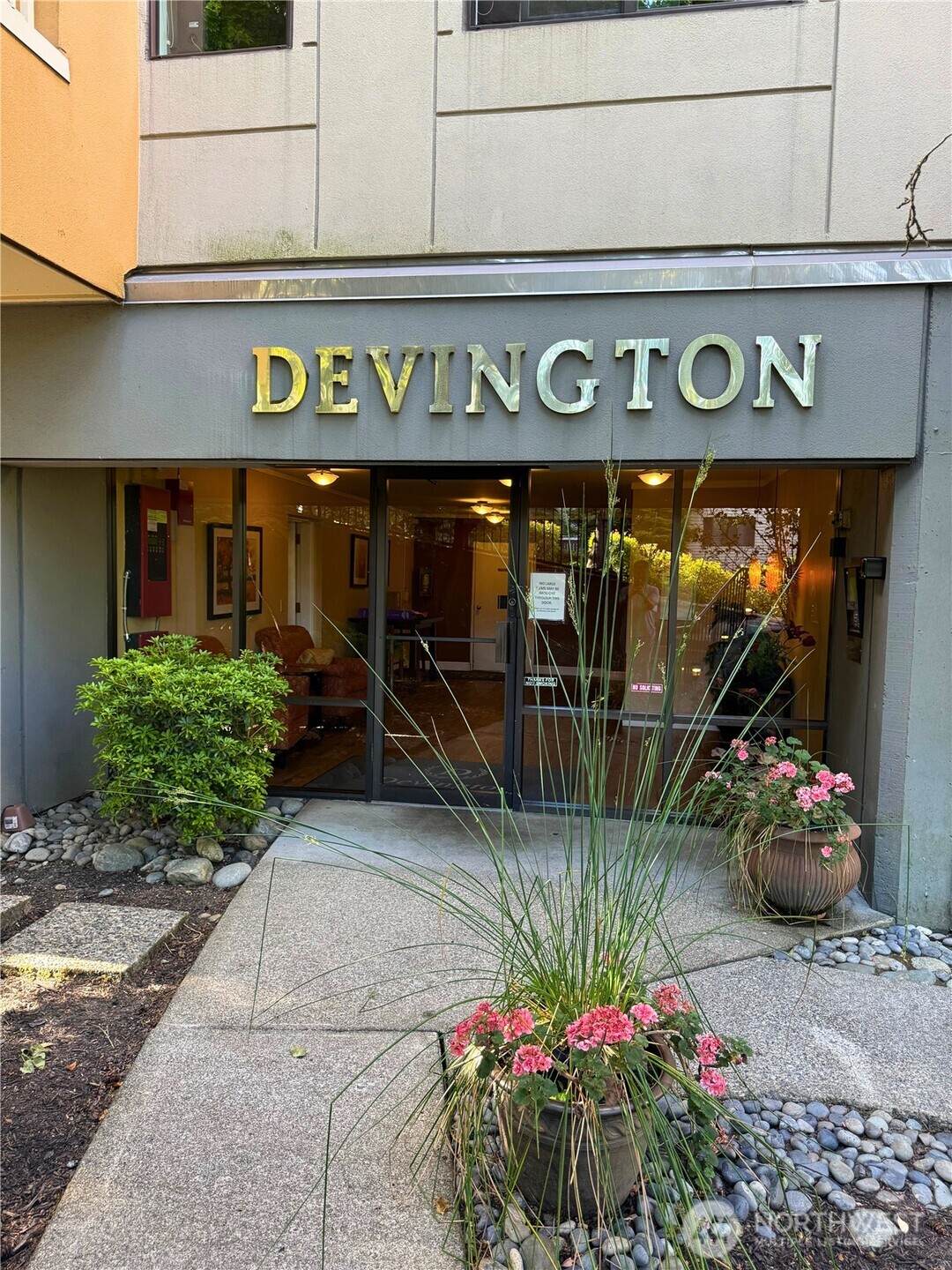 7600 29th St - Photo 1