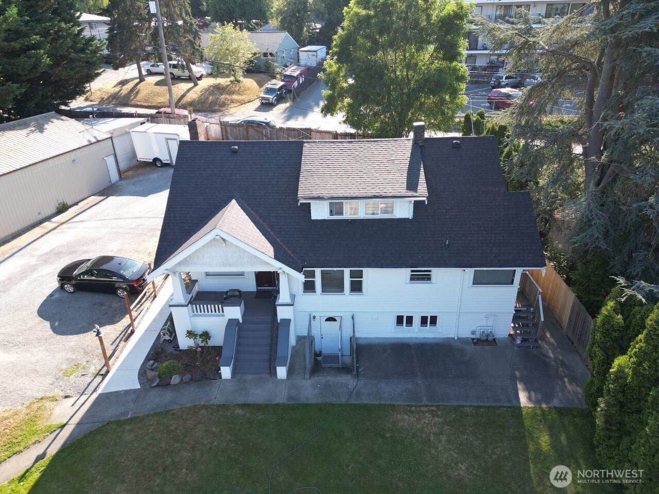 13025 Ambaum Boulevard - Photo 1