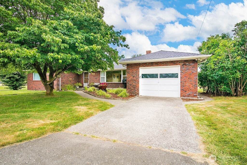 4421 89th Avenue - Photo 1