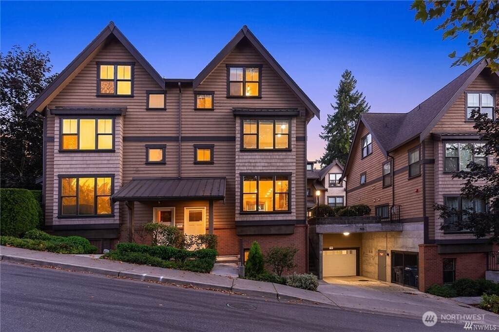 303 Bellevue Way - Photo 1