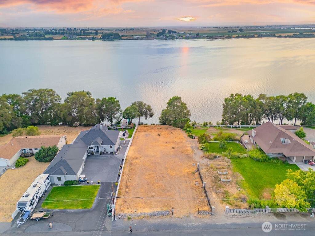 4898 Shorecrest Drive - Photo 1