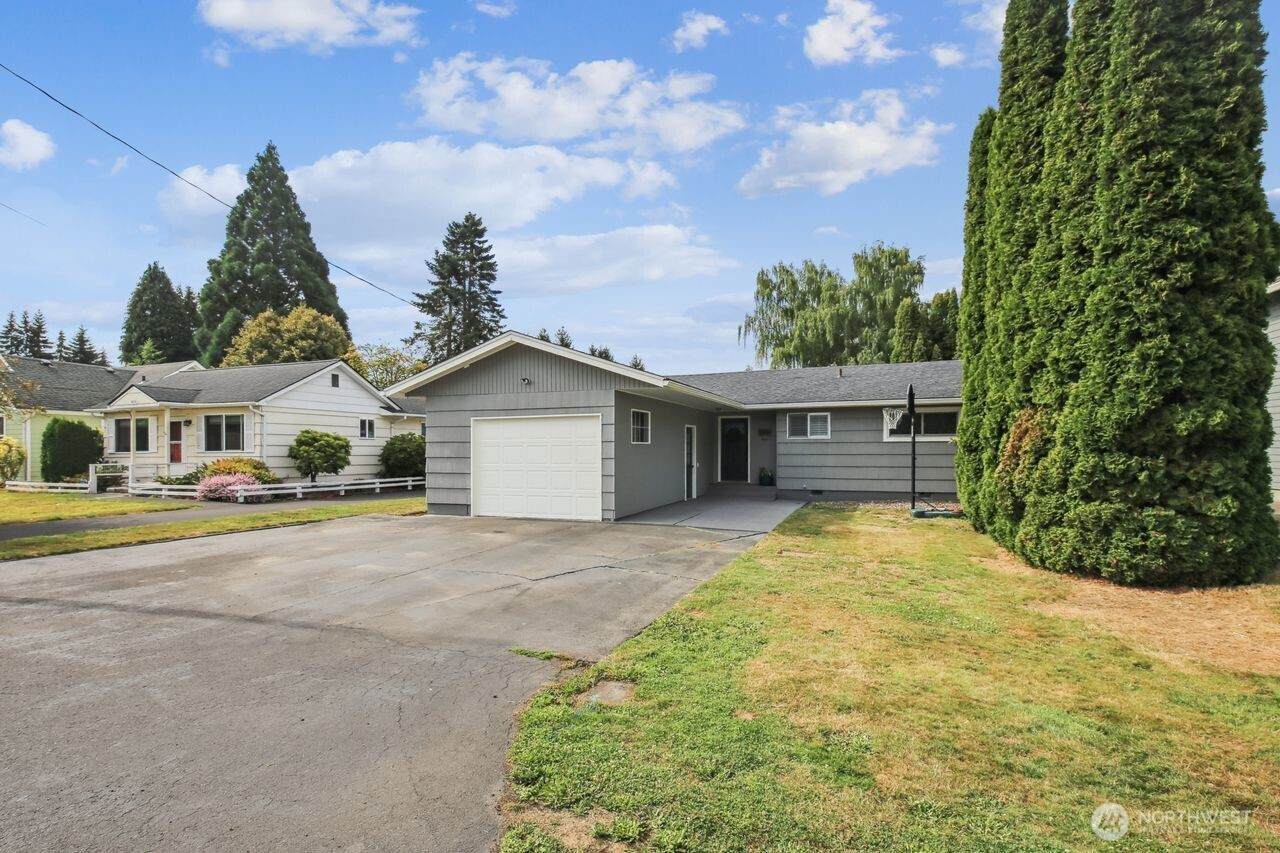 3319 Pine St. - Photo 1