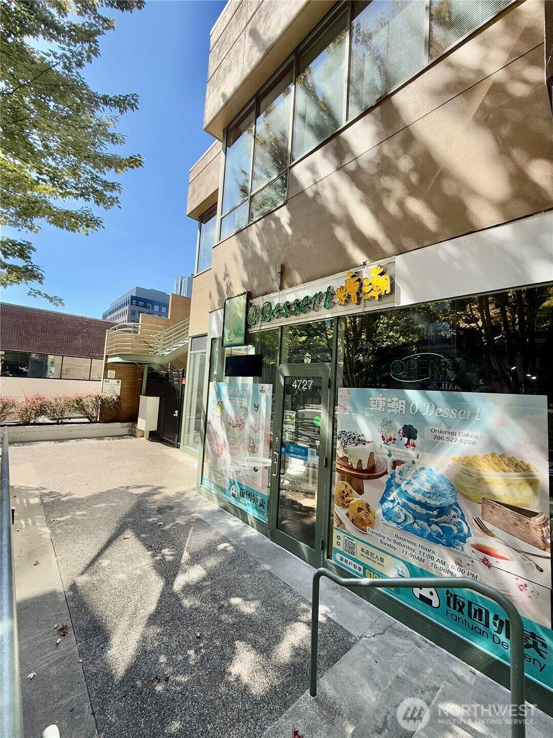 4727 University Way - Photo 1