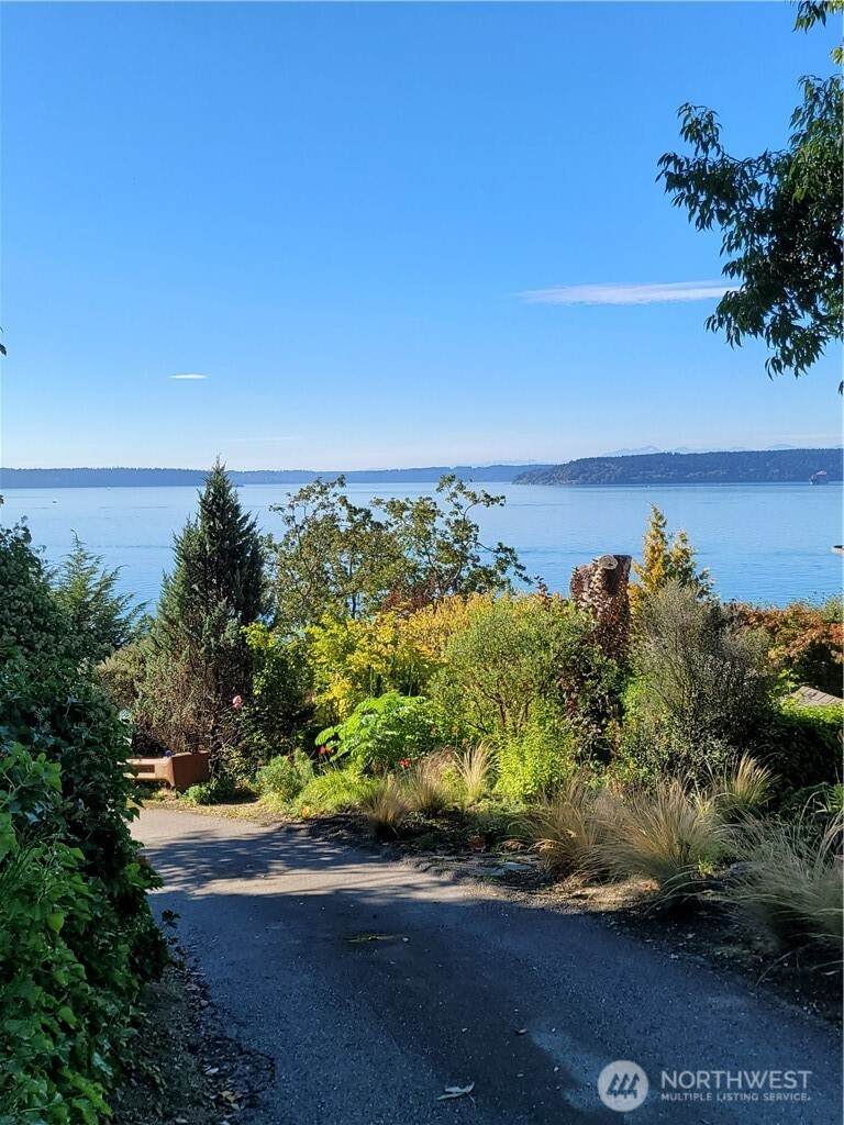 1410 Poe Avenue - Photo 1