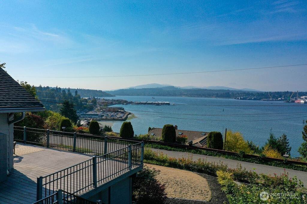 343 Farragut Avenue - Photo 1