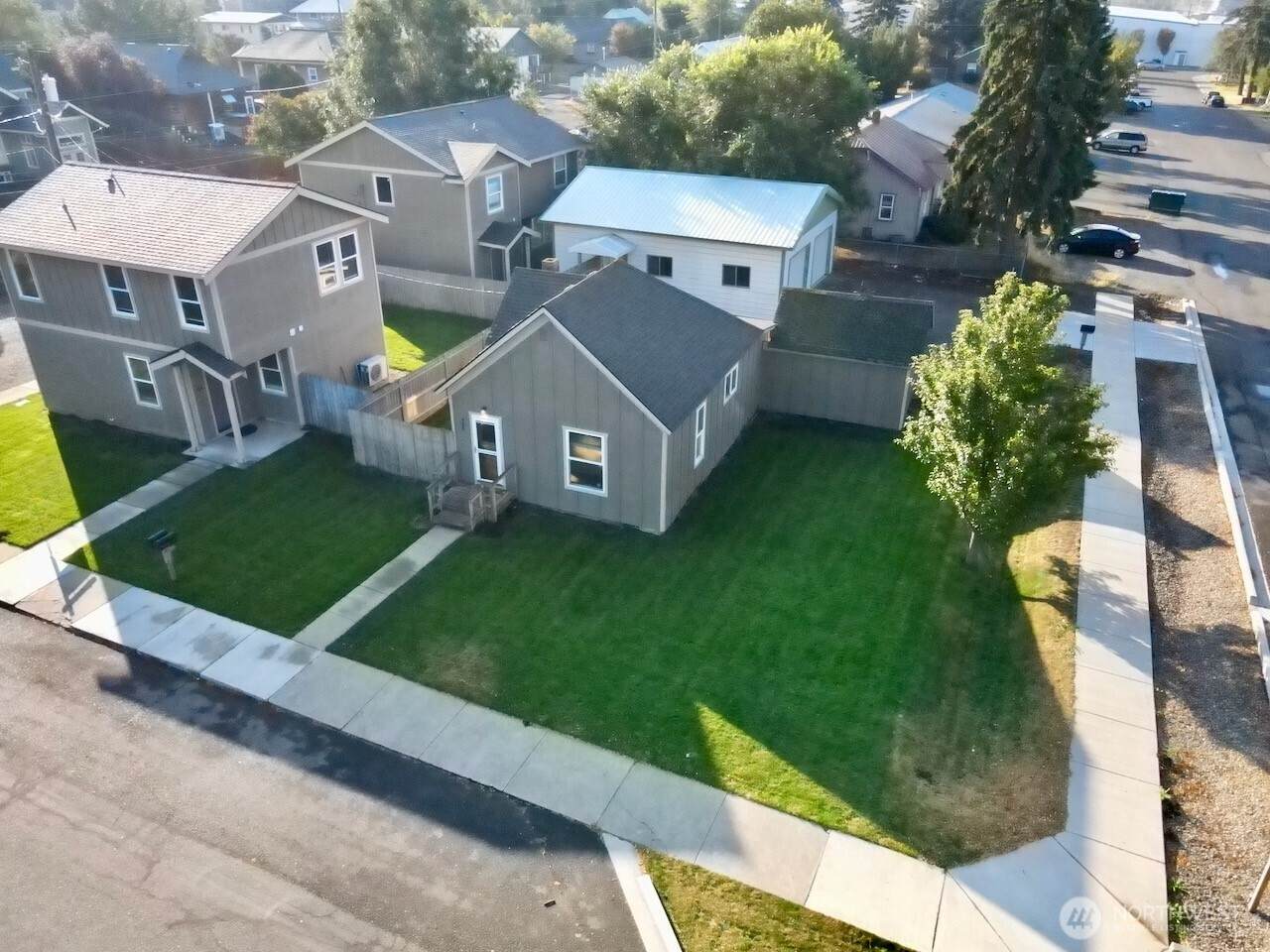 406 7th Avenue - Photo 1