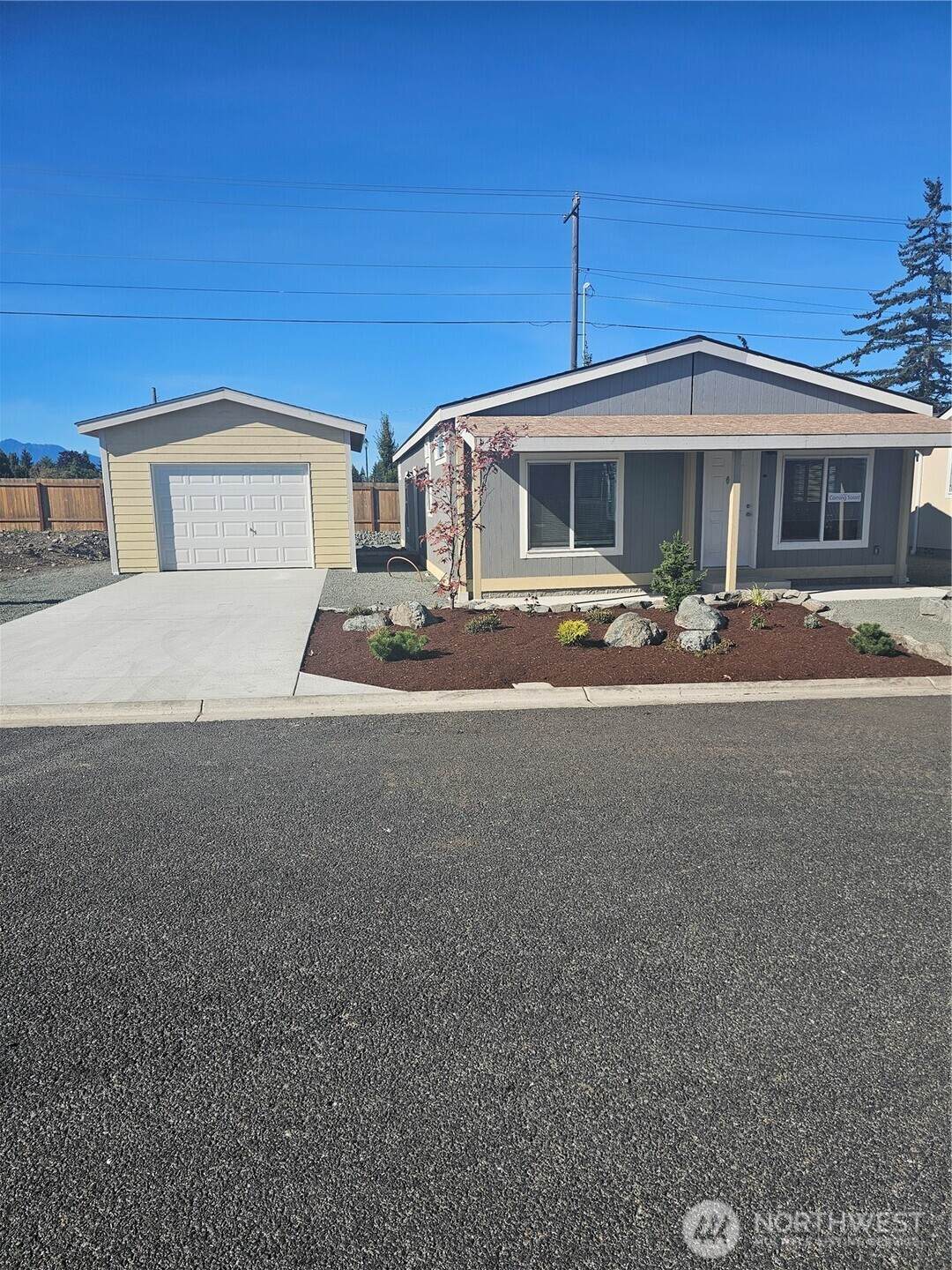 881 Iris Avenue - Photo 1