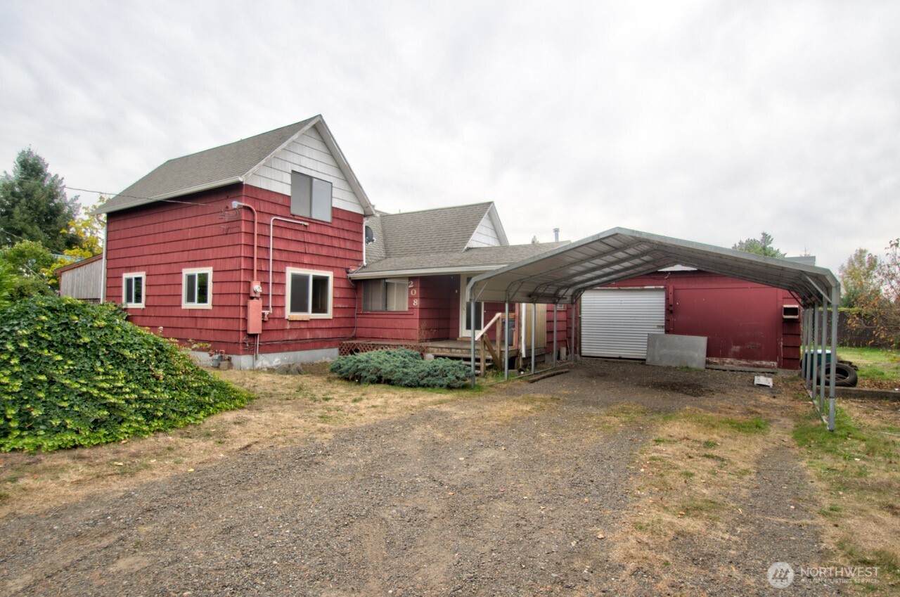 208 Roanoke - Photo 1