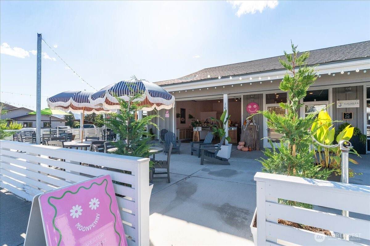 10 Wapato Point Parkway - Photo 1