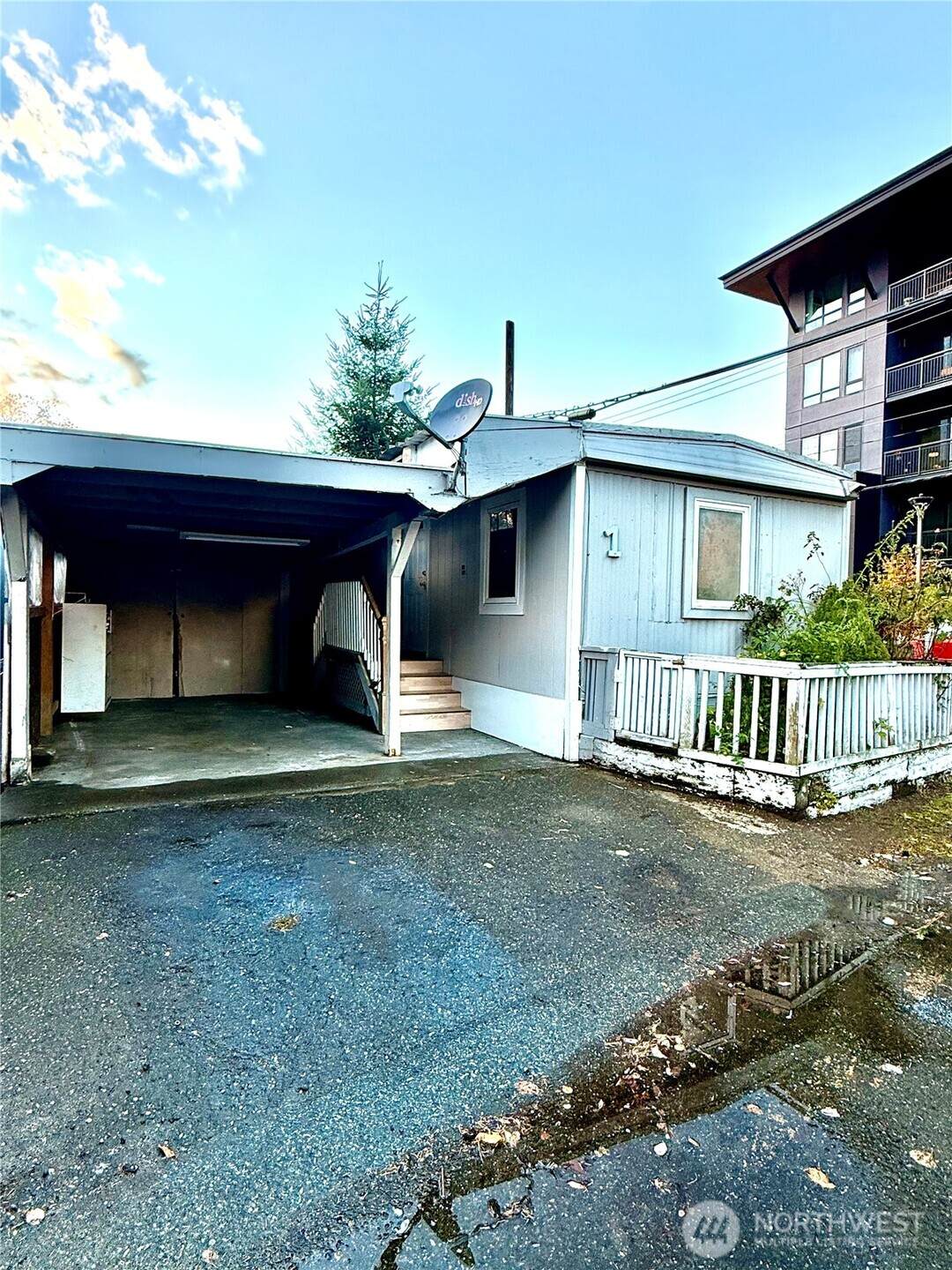 6905 182nd St - Photo 1