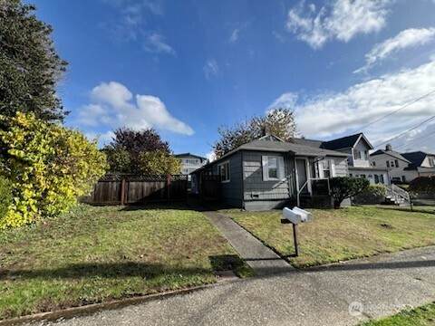 138 Rainier Avenue - Photo 1