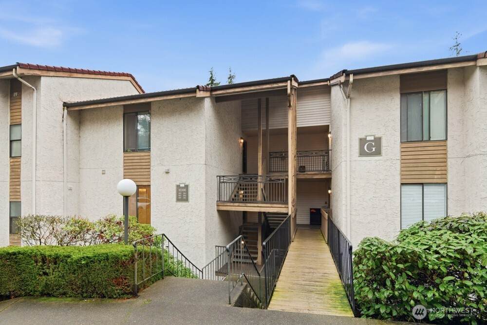 10506 32nd Place - Photo 1