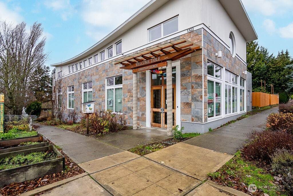 1322 Bayview - Photo 1