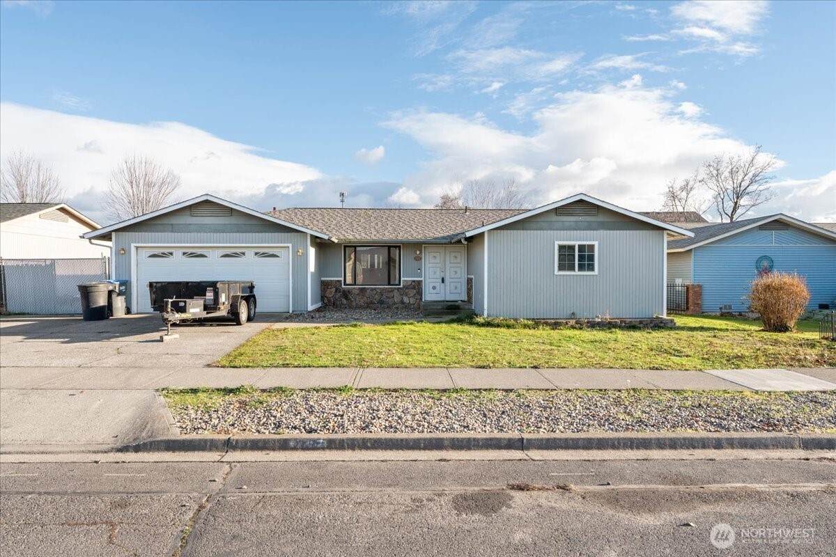 225 Bandra Drive - Photo 1