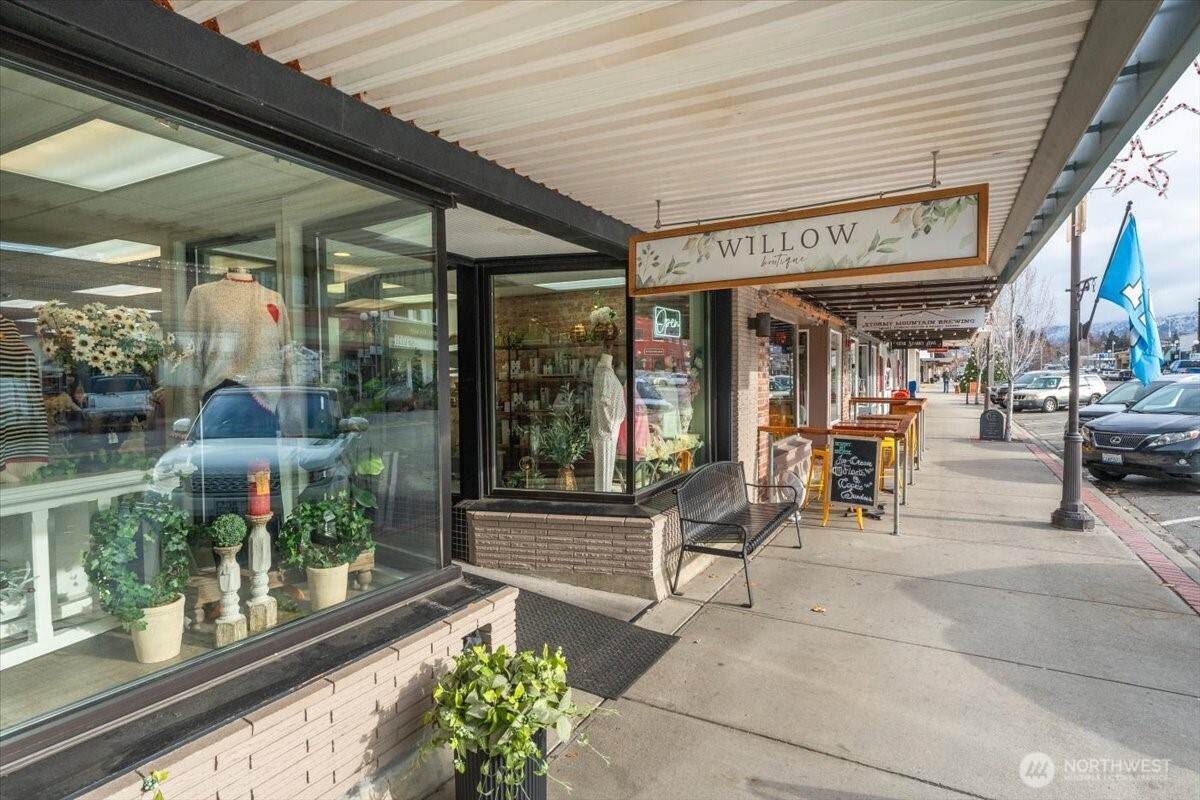 131 Woodin Avenue - Photo 1