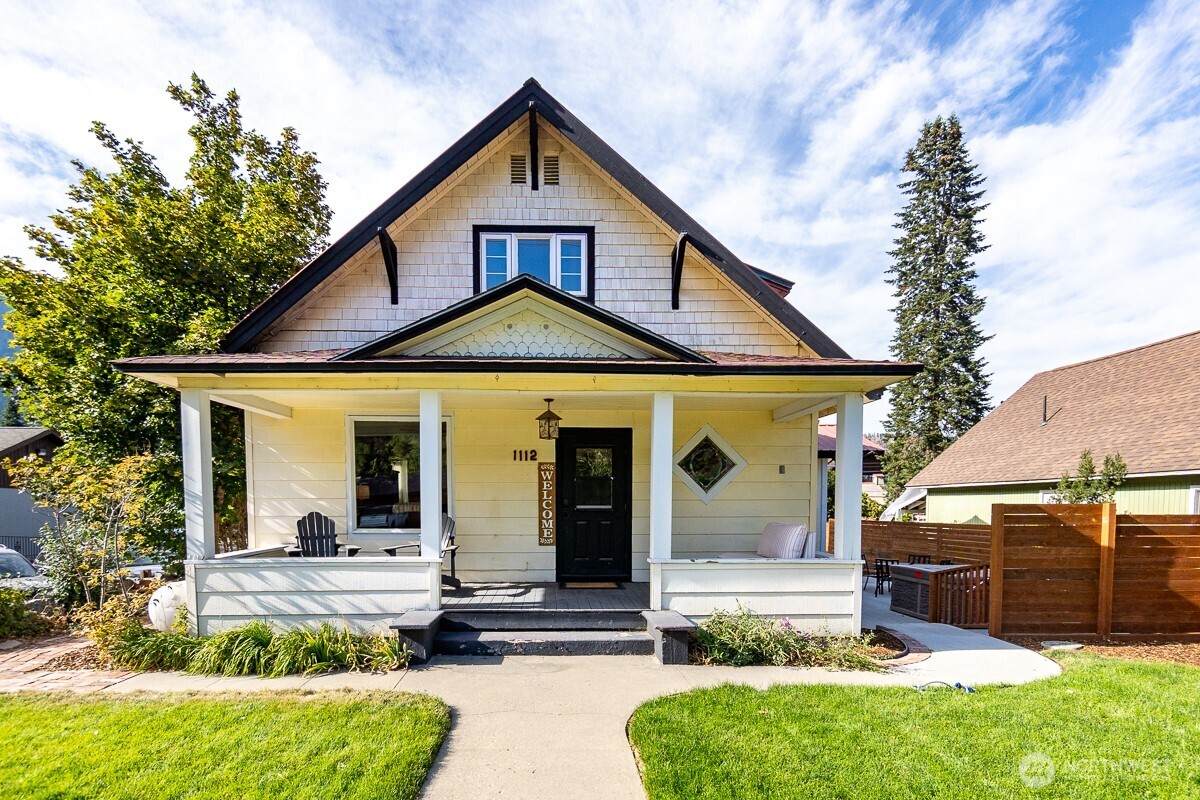 1112 Commercial Street - Photo 1