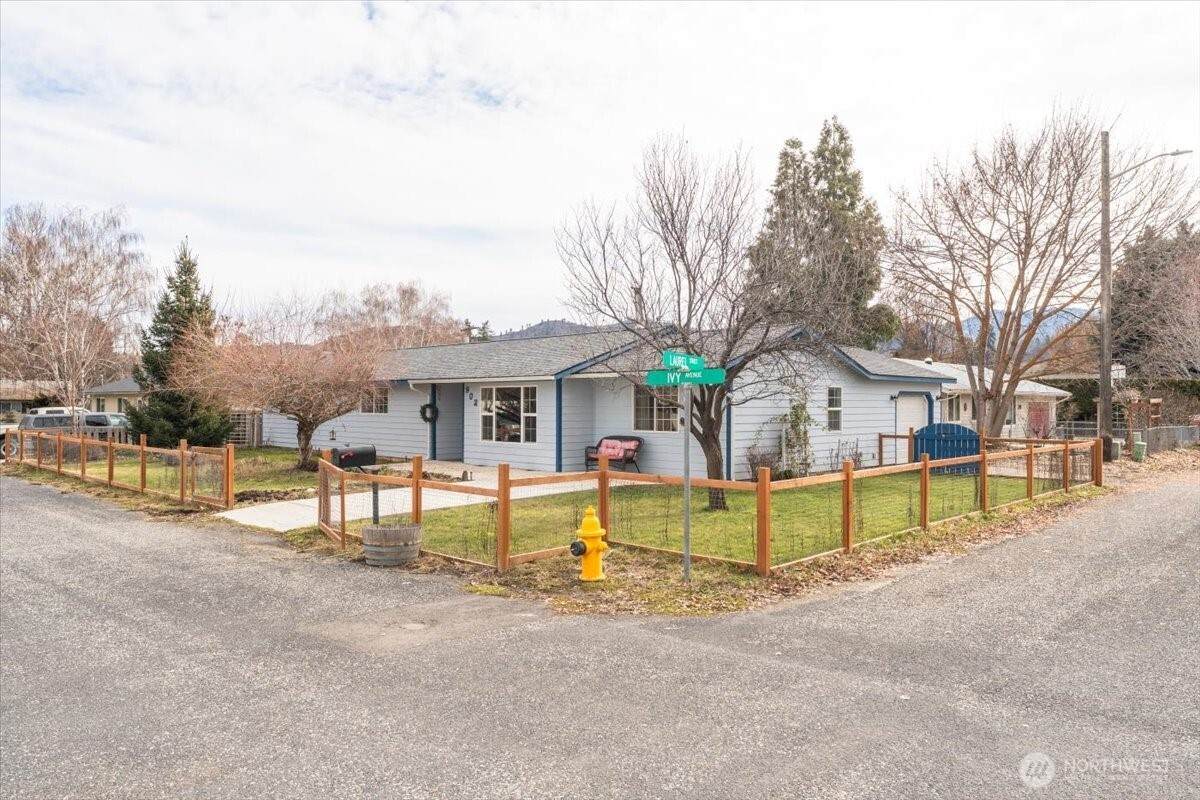 902 Ivy Avenue - Photo 1