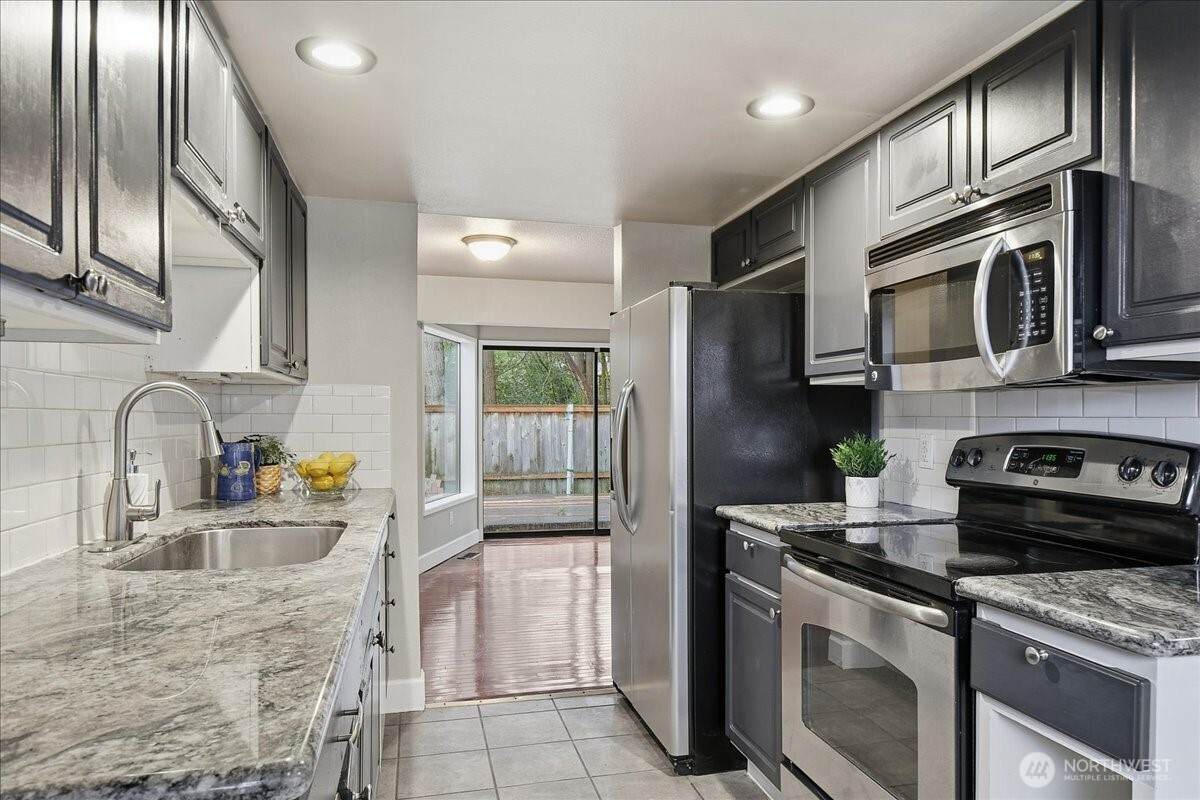 1596 Aberdeen Court - Photo 1