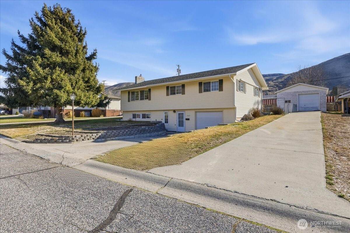707 Spruce Street - Photo 1